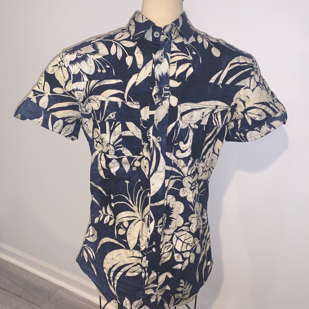 D&G short sleeve - sz 46